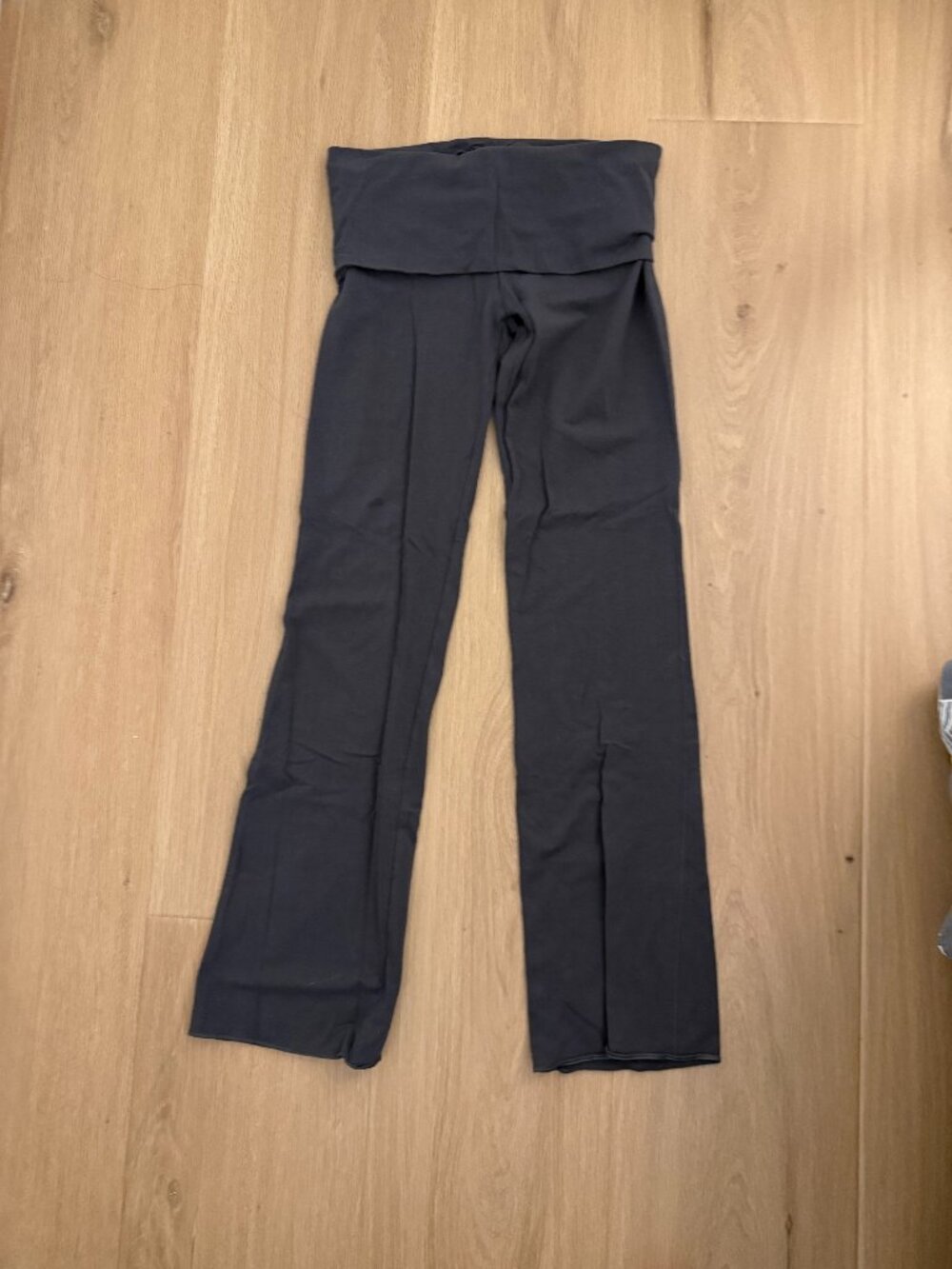 SKIMS Cotton Jersey Foldover Pant (Ash, size M) - Picture 5 of 9